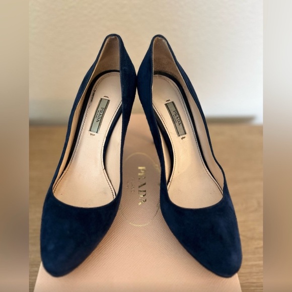 ⭐️ Pre-owned Prada Calzature Donna Suede Pump in Oltremare, Size 39 WITH BOX ⭐️ - Picture 3 of 8